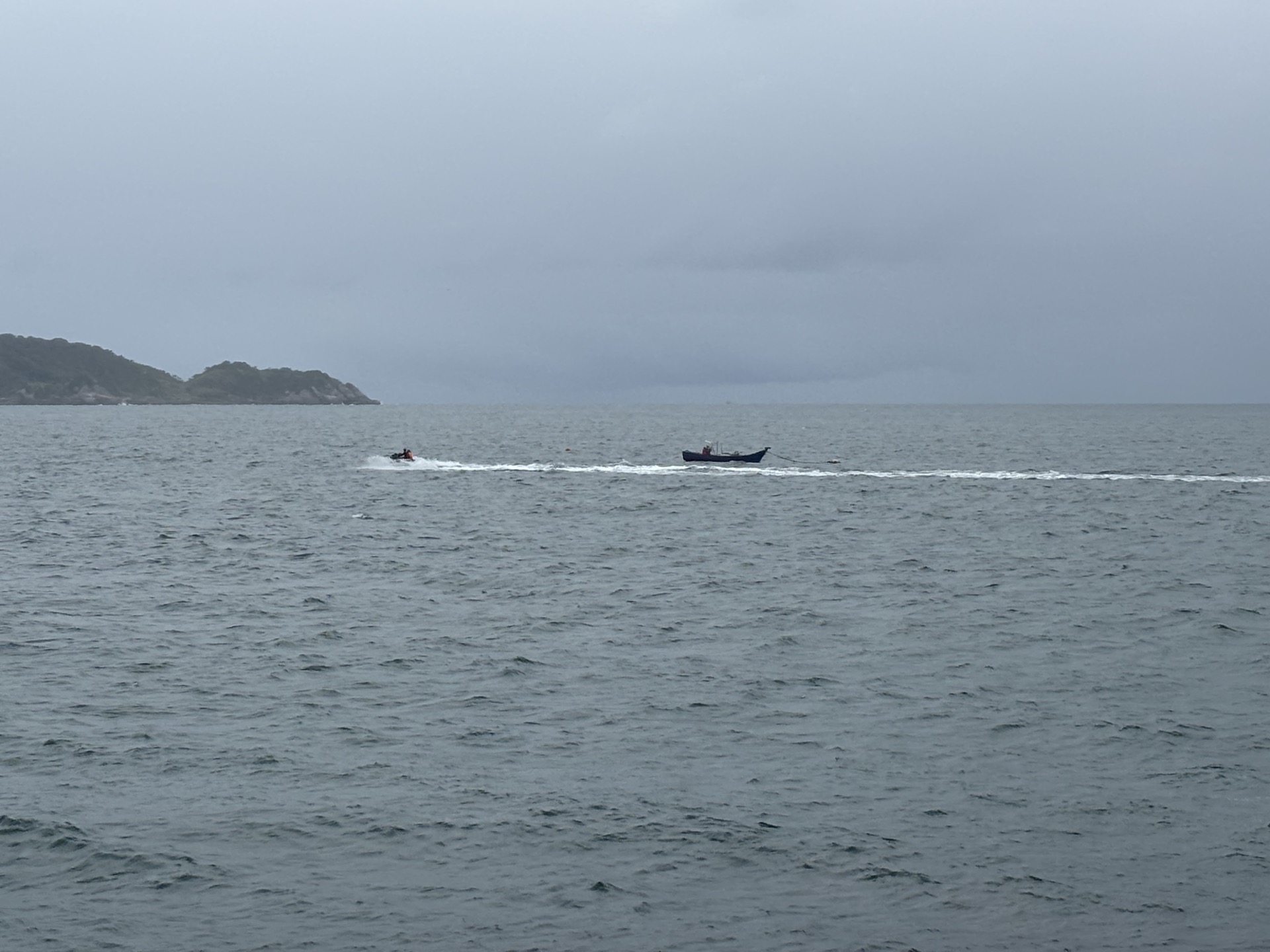 Cabeça para fora do mar
